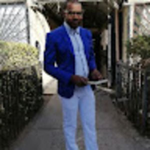 Meet your Posher, Dominique sandro